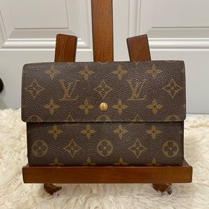 Louis Vuitton Passeport Trifold Long Wallet